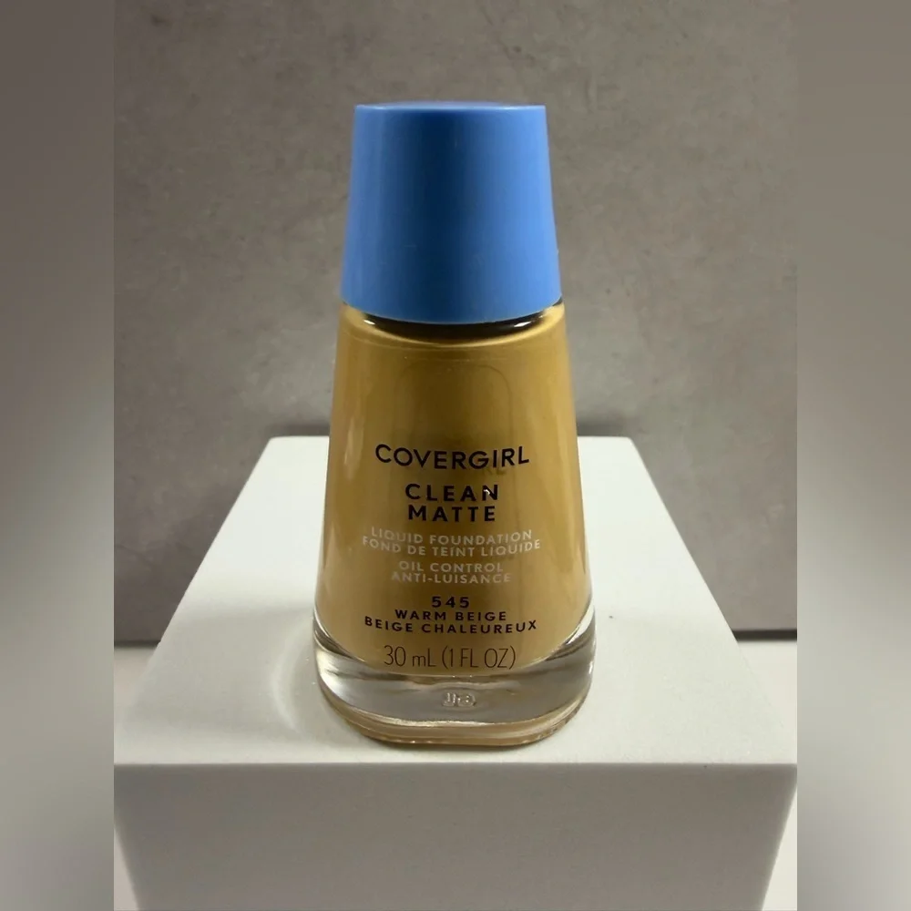 🩷5/$10 COVERGIRL Clean Matte Foundation - Warm Beige